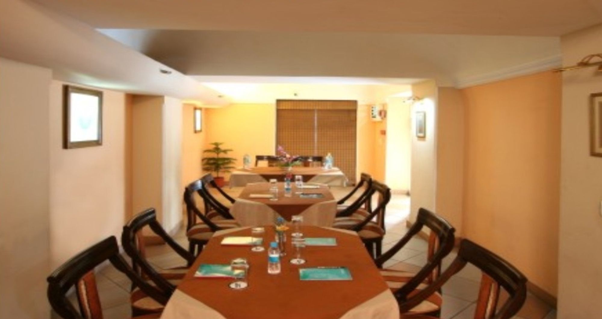 Airport Hotel Nueva Delhi Exterior foto